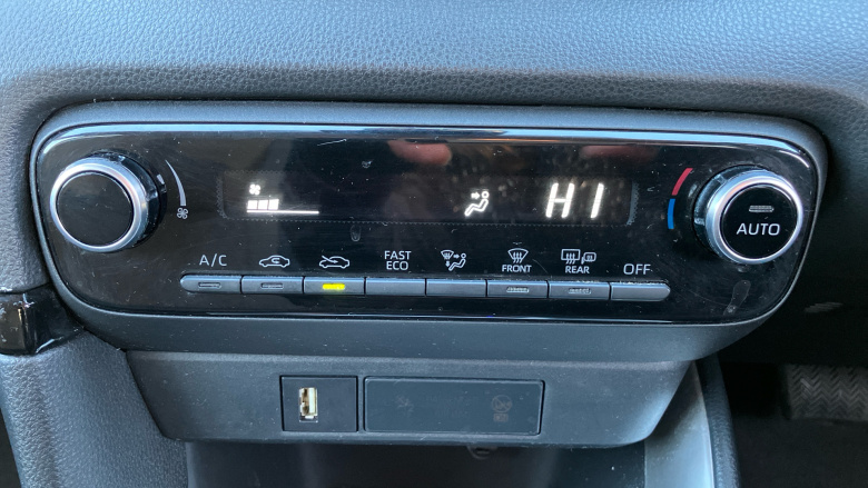 Toyota Yaris 1.5 Hybrid Design 5dr CVT Hybrid Hatchback